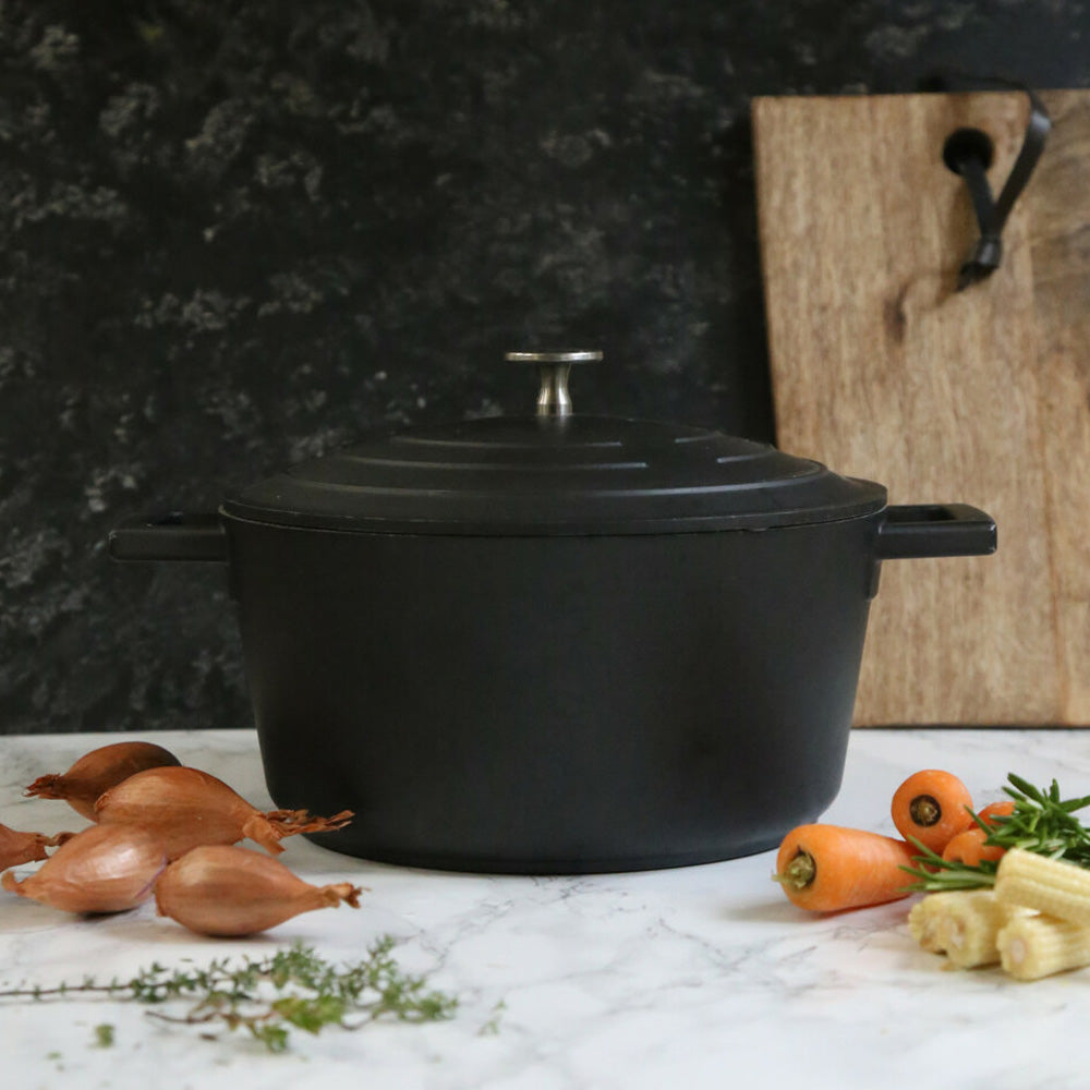 MASTERCLASS STØPT ALUMINIUM GRYTE 24 CM / 4.0 L. - SVART