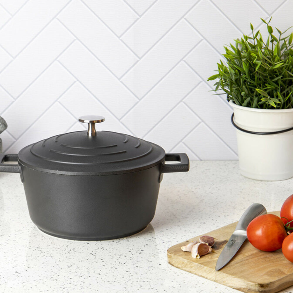 MASTERCLASS STØPT ALUMINIUM GRYTE 20 CM / 2.5 L. - SVART